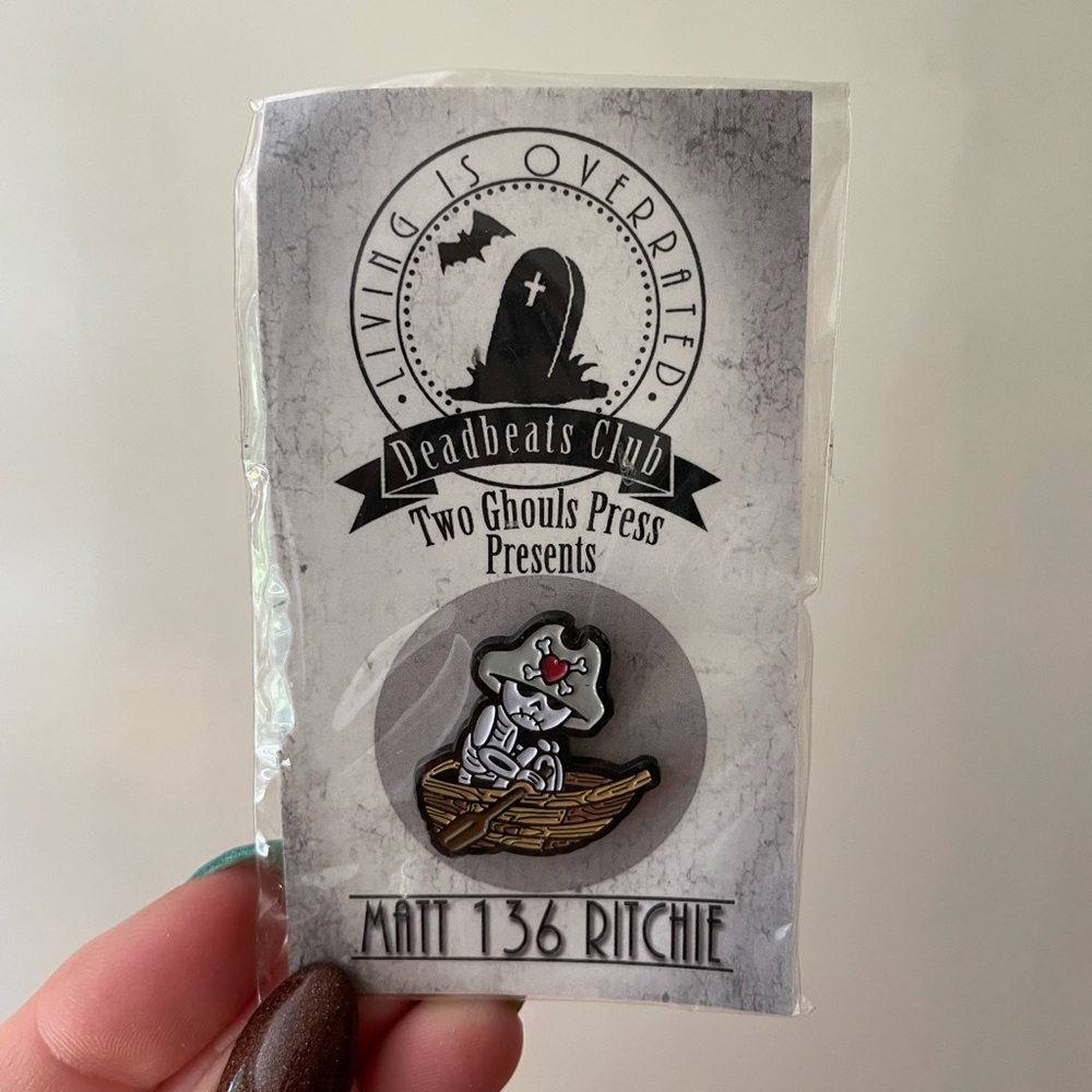 BNWT skeleton pirate pin